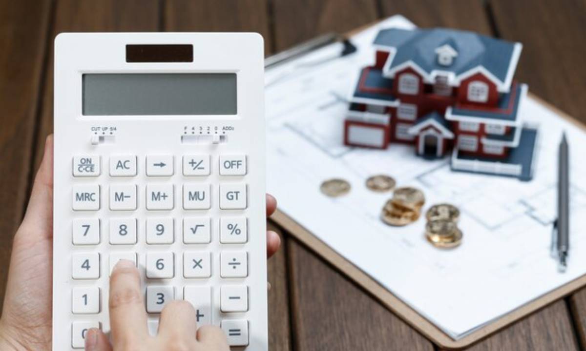 پیش‌بینی‌ها از بازار مسکن تا پایان سال؛ چرا قیمت املاک در ماه‌های اخیر کاهشی بوده است؟